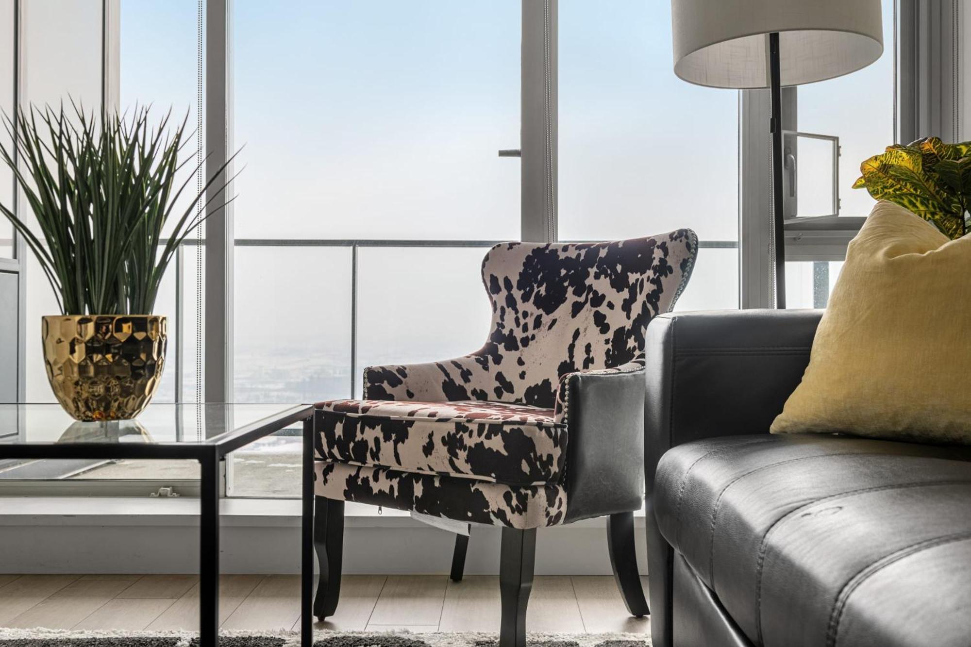 Stunning 34Th Floor Views, Prime Downtown Location - Near Stampede, Casino, Bars! Free Banff Pass, Parking, Wine! Villa Calgary Exterior photo