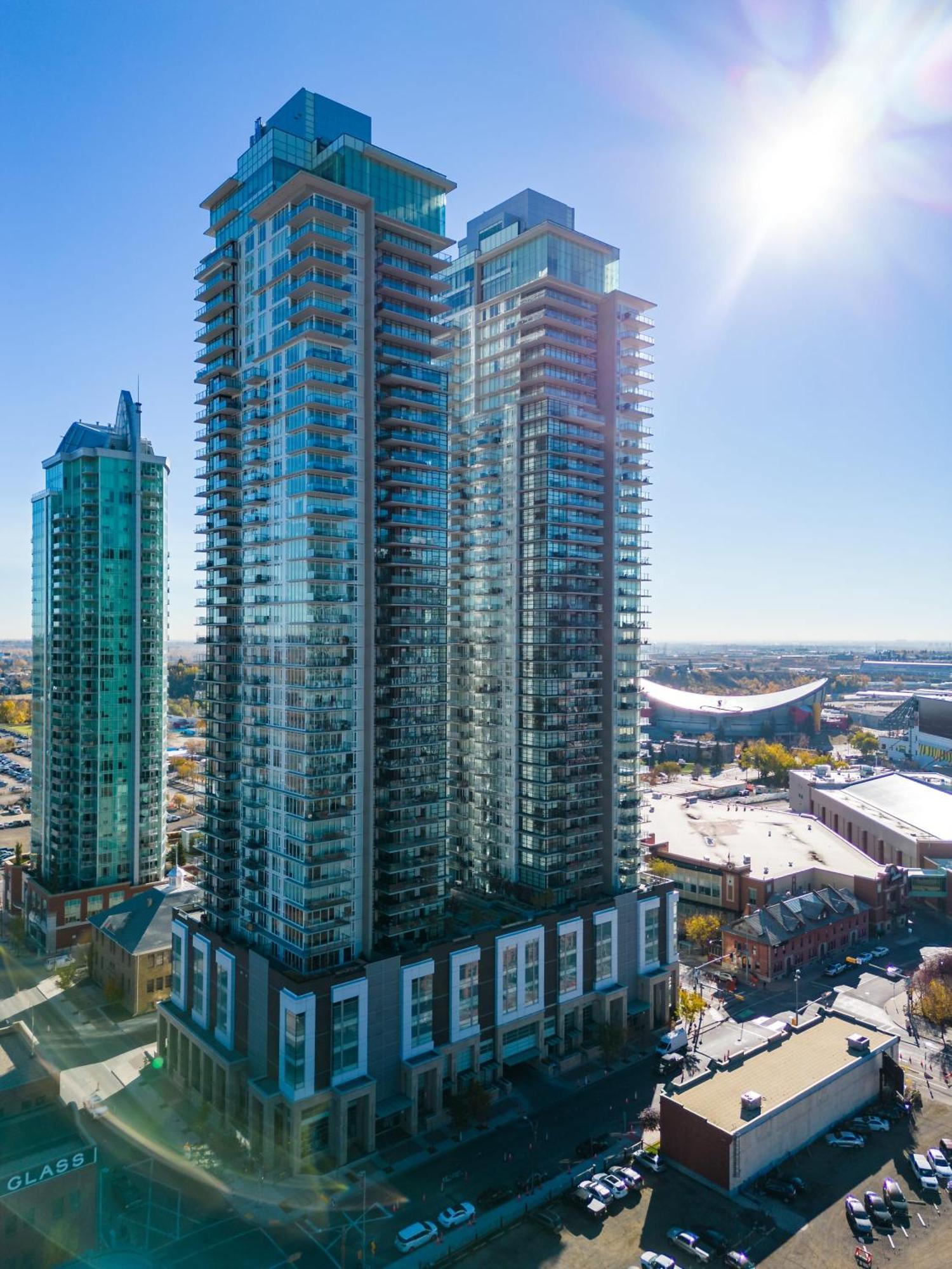 Stunning 34Th Floor Views, Prime Downtown Location - Near Stampede, Casino, Bars! Free Banff Pass, Parking, Wine! Villa Calgary Exterior photo