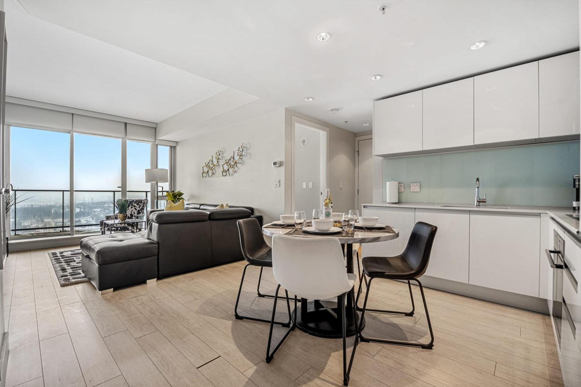 Stunning 34Th Floor Views, Prime Downtown Location - Near Stampede, Casino, Bars! Free Banff Pass, Parking, Wine! Villa Calgary Exterior photo