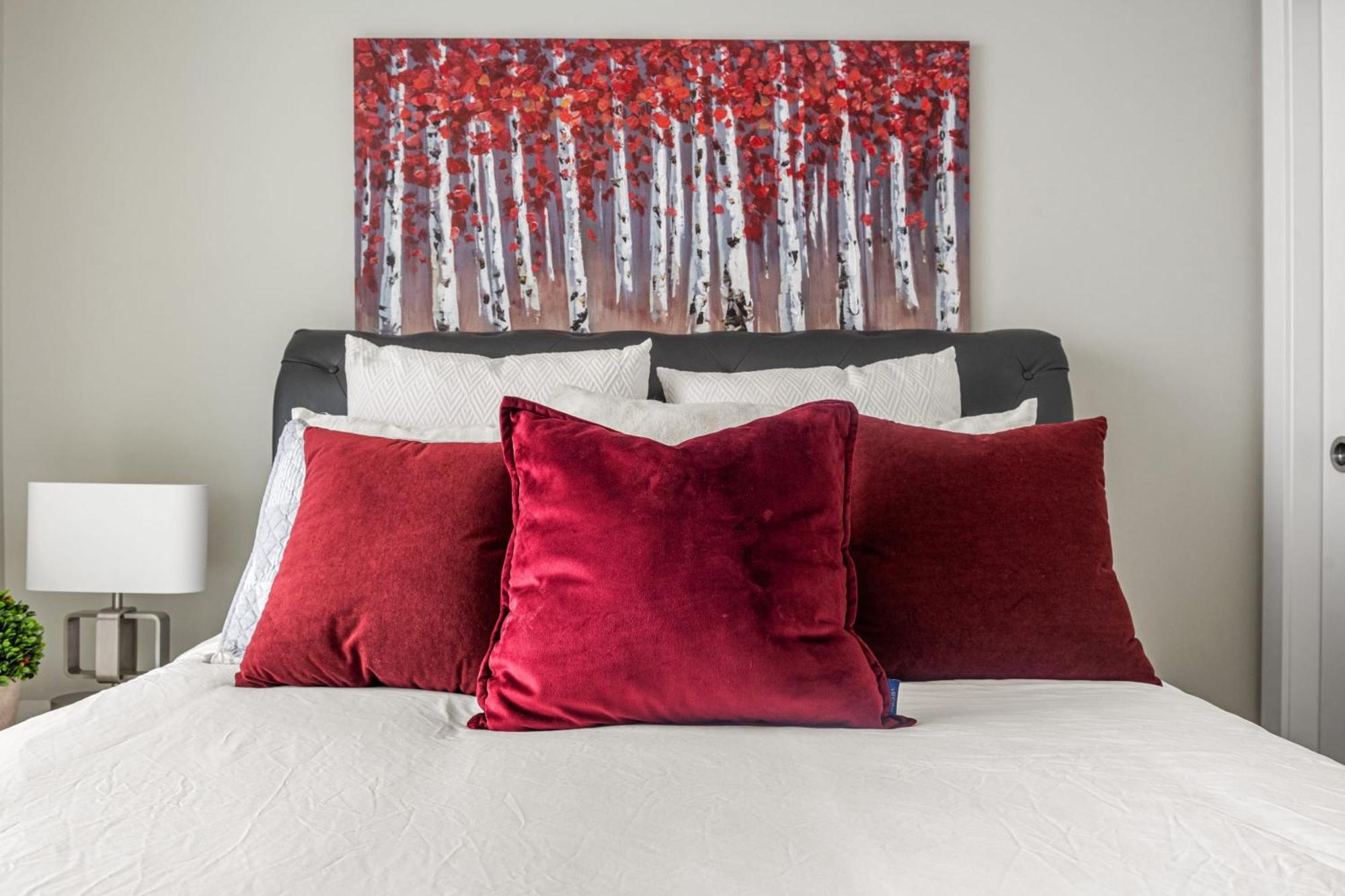 Stunning 34Th Floor Views, Prime Downtown Location - Near Stampede, Casino, Bars! Free Banff Pass, Parking, Wine! Villa Calgary Exterior photo